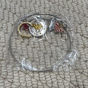 ❤️ 5/$25 Wonder Woman Silver and Gold Charm Bracelet